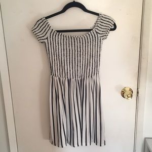 Black and White Stretchy Short Sleeve Dress